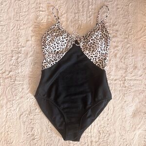 No boundaries one-piece swimsuit in size M (7-9)